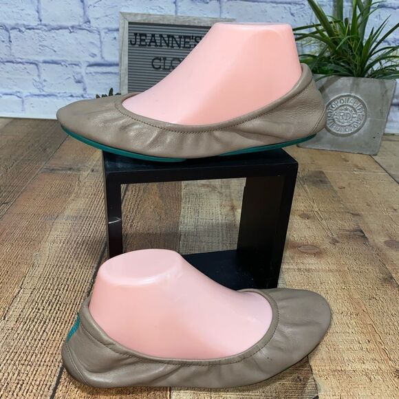 Tieks by Gavrieli Beige Ballet Flats Size 8 Foldabale Leather - Picture 1 of 10